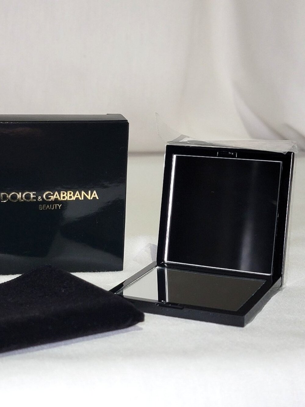 Dolce & Gabbana Beauty Compact Mirror With Velvet Pouch